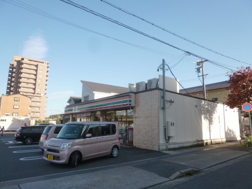 コンビニ　セブンイレブン名古屋石薬師店（コンビニ）まで412m