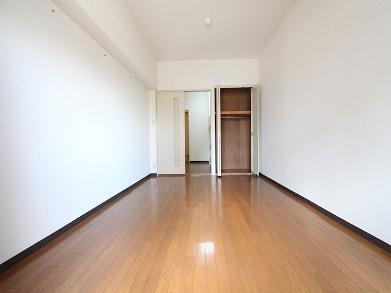 居室・リビング　洋室8帖　クローゼット付（収納充実してます）