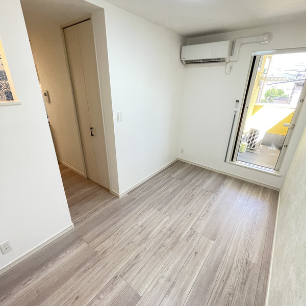 居室・リビング　☆明るい洋室☆