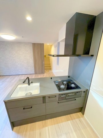 キッチン　★3口ガスシステムキッチングリル付き★