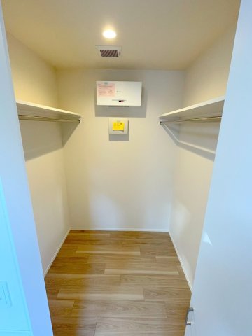 収納　★洋室5.5帖のウォークインクローゼット★