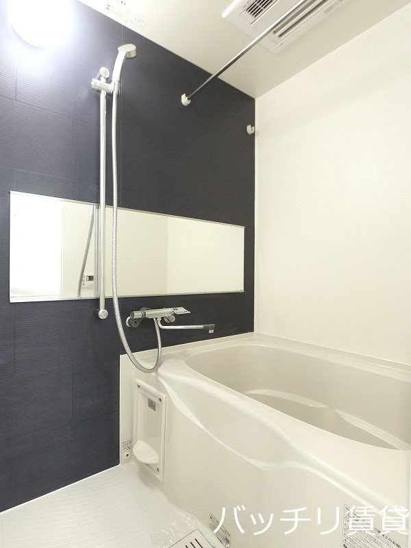 バス・シャワールーム　画像は別号室の為、現状優先になります。