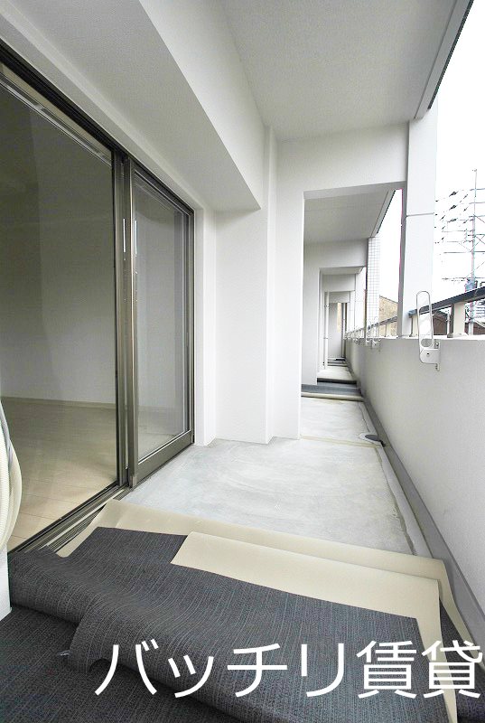 バルコニー　画像は別号室の為、現状優先になります。