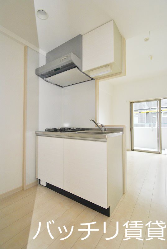 キッチン　画像は別号室の為、現状優先になります。
