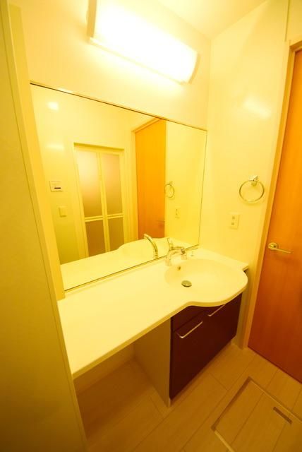 洗面設備　★★鏡の大きな洗面台★★