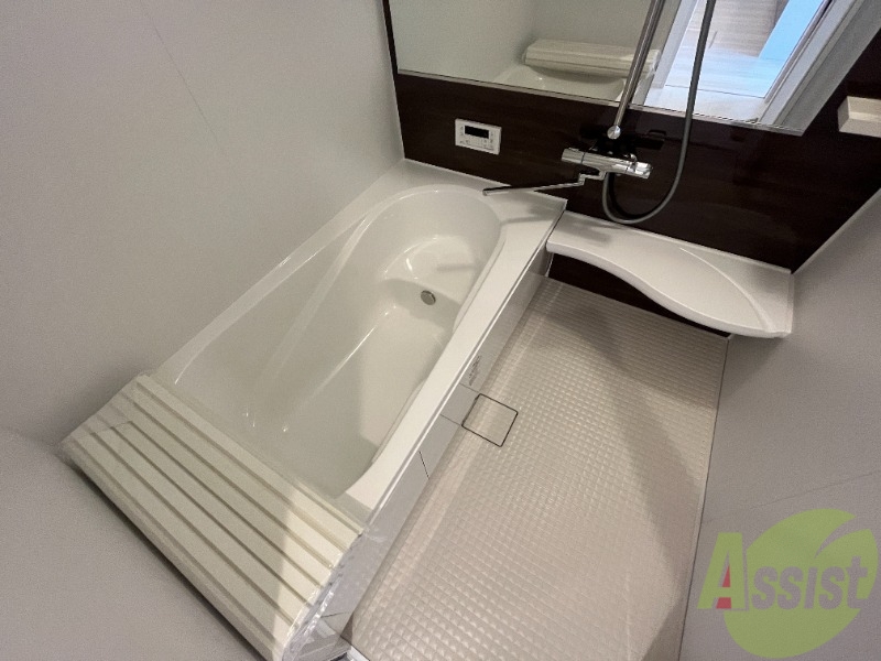 バス・シャワールーム　浴室は広めなのでゆったり落ち着けそうですね。