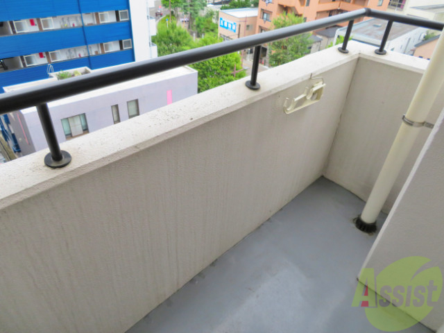 バルコニー　天気のいい日はバルコニーで洗濯物やお布団を干せますよ～。