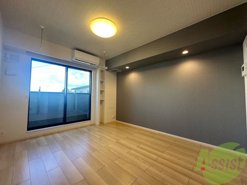 その他部屋・スペース　ベッドを置いても広々使えそうな寝室スペースですね。