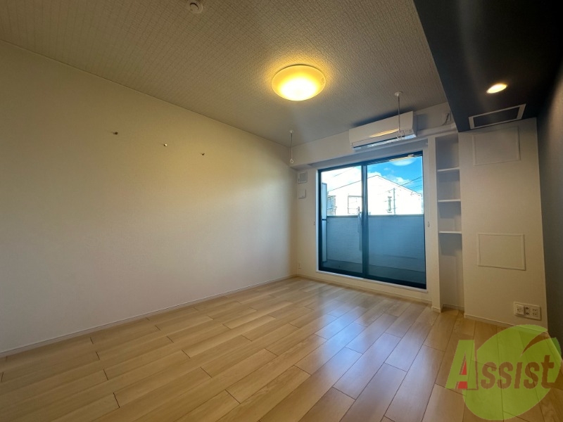 居室・リビング　陽当たりが良く、広々として過ごしやすそうです。