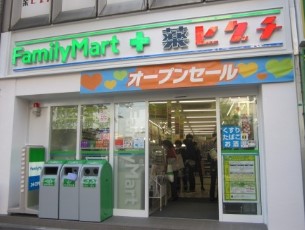 コンビニ　ファミリーマート薬ヒグチ四谷駅前店（コンビニ）まで316m