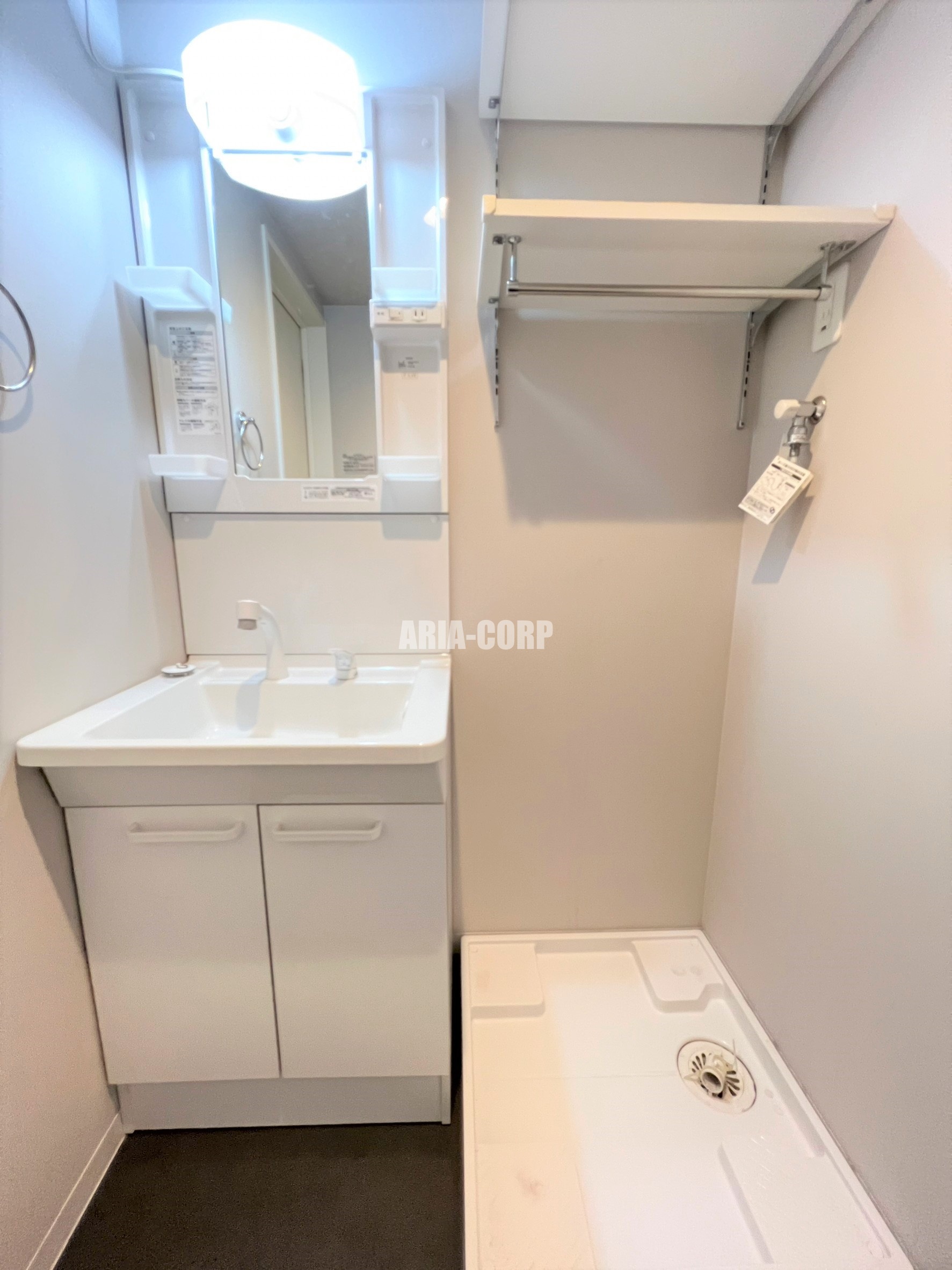 洗面設備　シャンプードレッサー付きの独立洗面台！収納豊富な洗面所♪