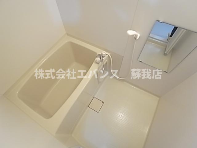 バス・シャワールーム　コンパクトで使いやすいお風呂です