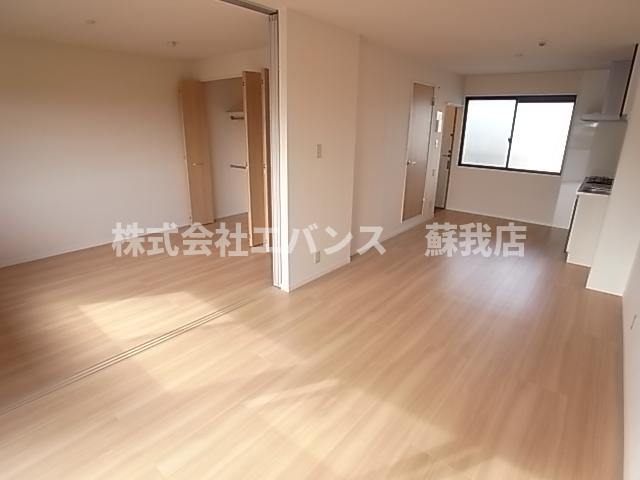 居室・リビング　こちらの居間で趣味の時間をお楽しみください