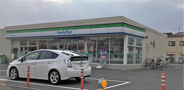 コンビニ　ファミリーマート女池上山四丁目店（コンビニ）まで202m