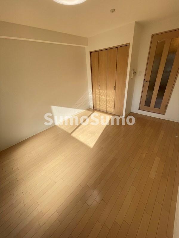 その他部屋・スペース　広くて明るい寝室