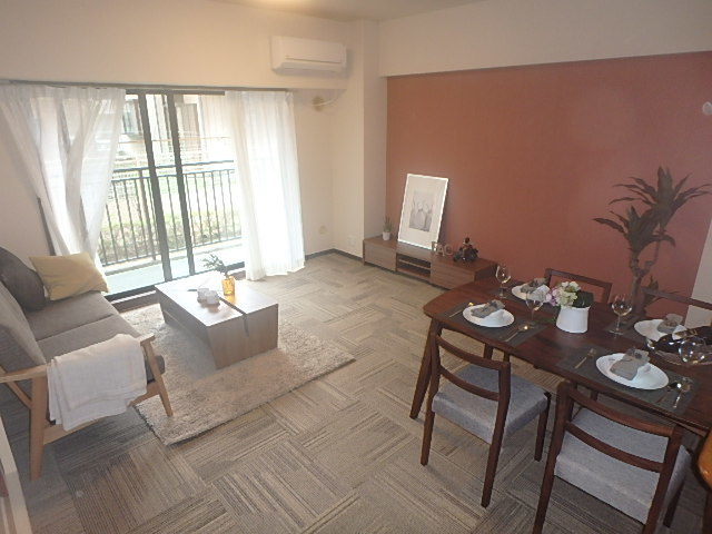 居室・リビング　大きな家具も楽々配置可能のリビングスペース。