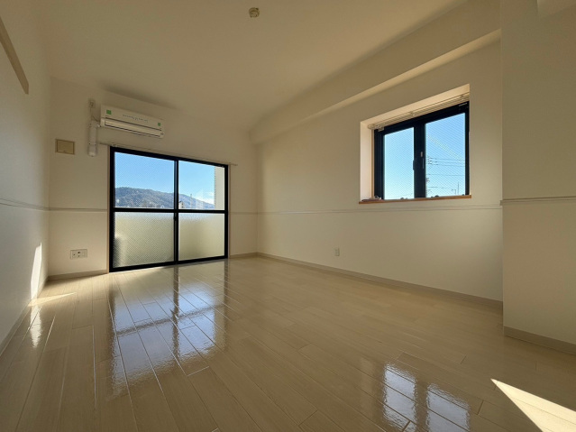 居室・リビング　同物件別号室