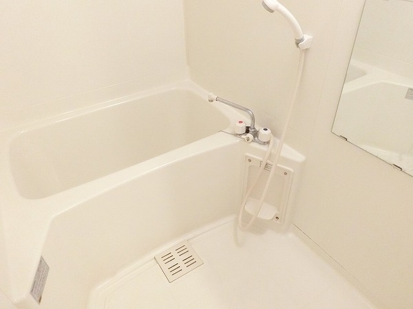 バス・シャワールーム　浴室乾燥機付きバス！