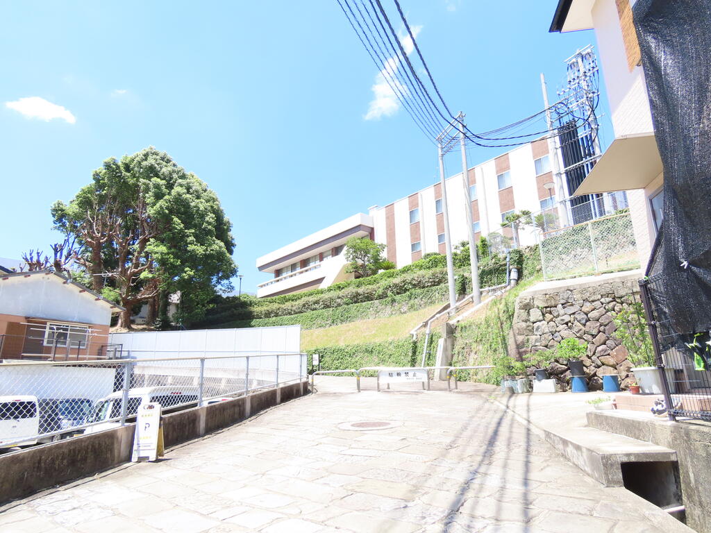 大学・短大　国立長崎大学医学部（大学・短大）まで571m