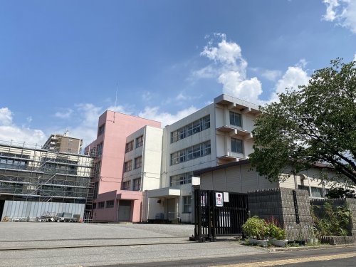 中学校　千葉市立幸町第二中学校（中学校）まで724m