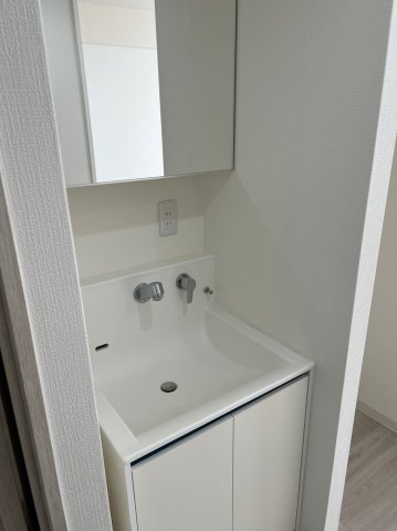 洗面設備　独立洗面台で身支度をすべて済ませてしまいましょう