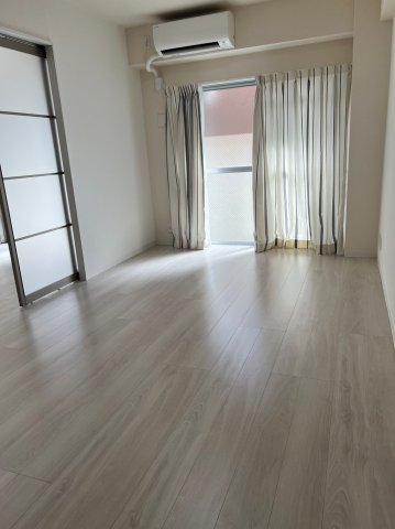 居室・リビング　こちらのリビングで趣味の時間をお楽しみください