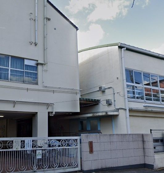 小学校　板橋区立弥生小学校（小学校）まで270m