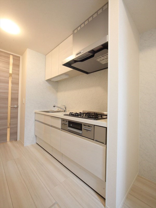 キッチン　システムキッチン（ガス3口コンロ・グリル付）