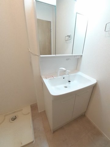 洗面設備　脱衣スペースもあります