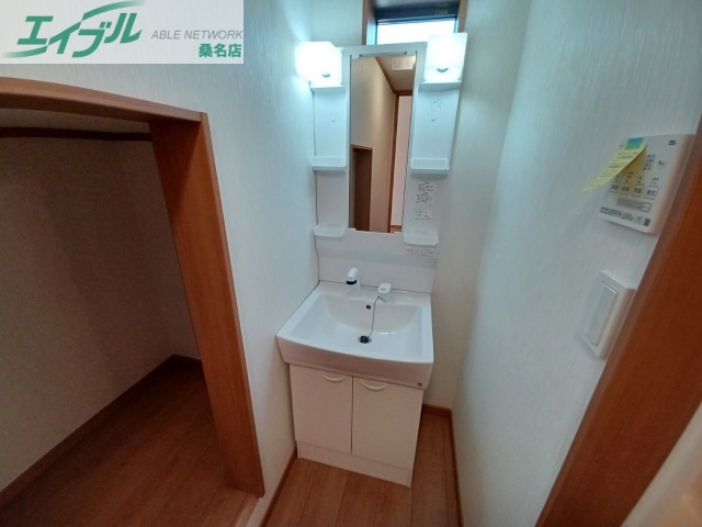 洗面設備　同型参考写真