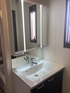 洗面設備　コンパクトで使いやすい洗面所