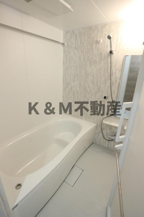 バス・シャワールーム　落ち着いた空間のお風呂です