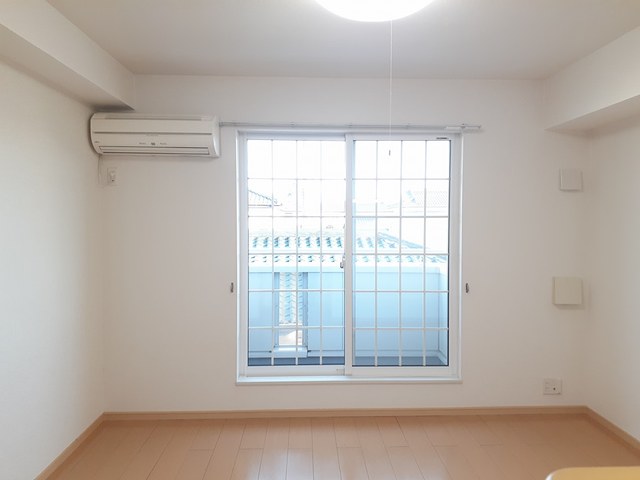 居室・リビング　同施工会社同シリーズ別物件