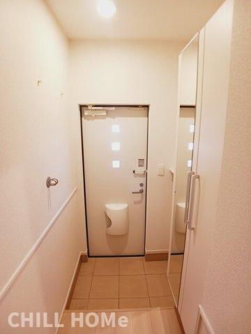 玄関　当社、チルホームのHPもご覧ください(^^)/物件情報多数♪