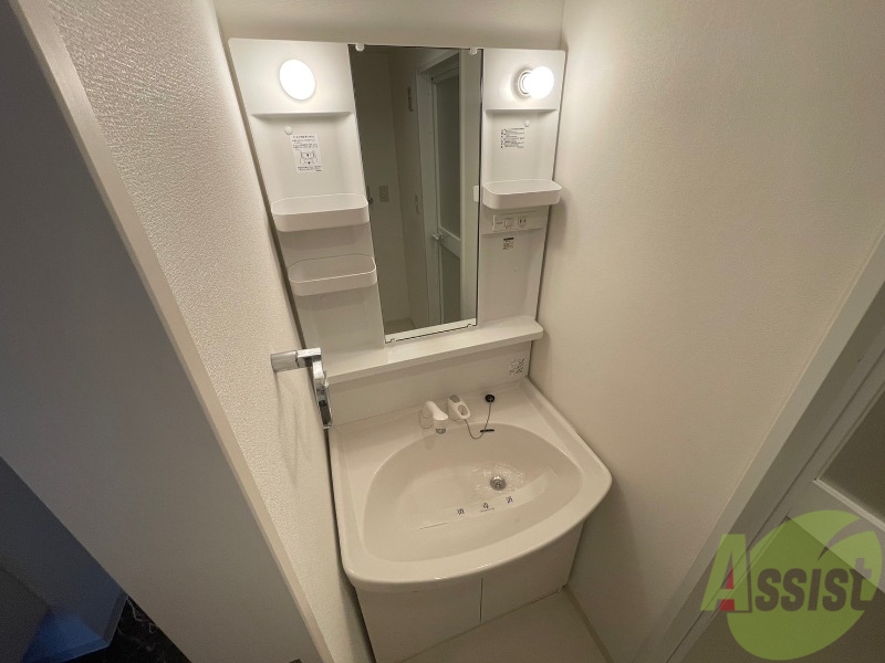 洗面設備　洗面台。身支度にはかかせないですよね～。