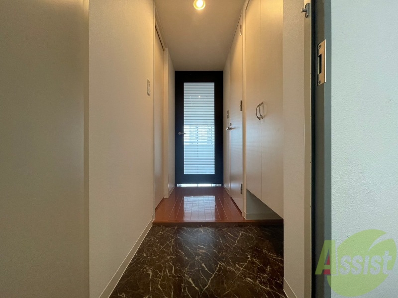 玄関　玄関の様子です。明るい印象ですね。気分もあがりそう。