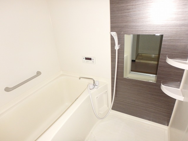 バス・シャワールーム　追い焚き付きでいつでも温かいお風呂に浸かれます☆