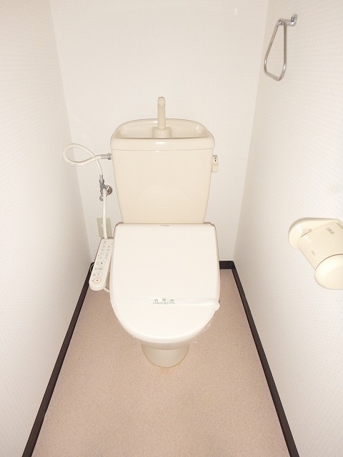 トイレ　温水洗浄便座つき！