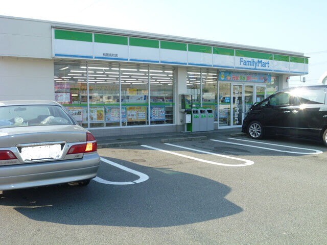 コンビニ　ファミリーマート松阪高町店（コンビニ）まで364m