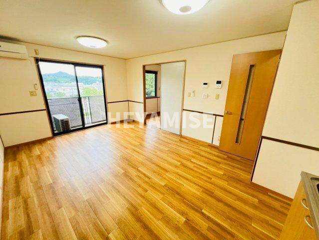 居室・リビング　※反転間取り、現況優先※