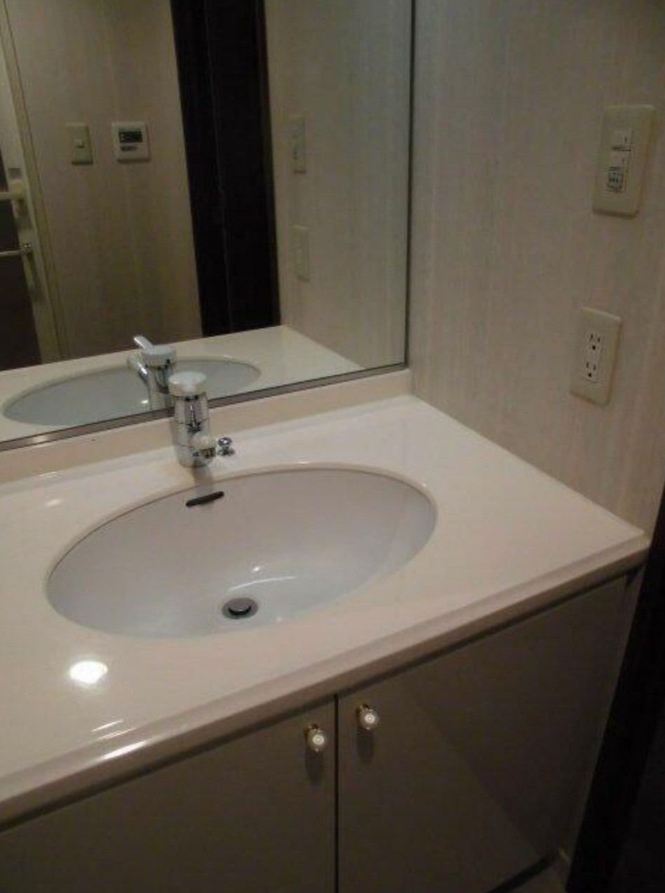 洗面設備　使いやすい独立洗面台です