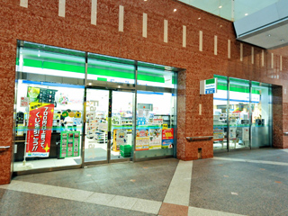 コンビニ　ファミリーマート 中野坂上ハーモニー店（コンビニ）まで290m