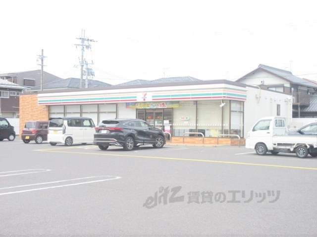 コンビニ　セブンイレブン彦根平田町店（コンビニ）まで550m