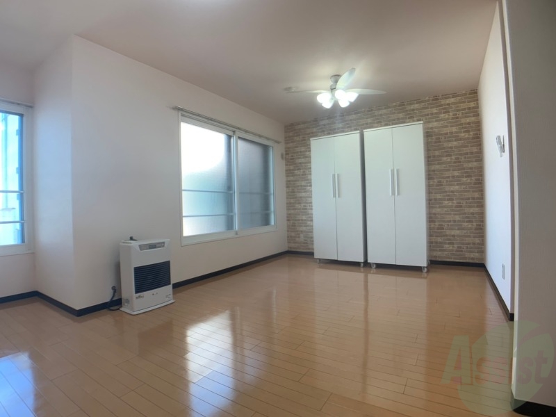 居室・リビング　広くてキレイなお部屋が広がっていて、充実した生活が送れそう。