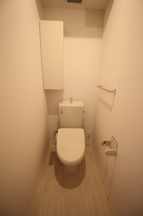 ＪＲ山陽本線 岡山駅 徒歩19分 3階建 築10年のトイレ写真