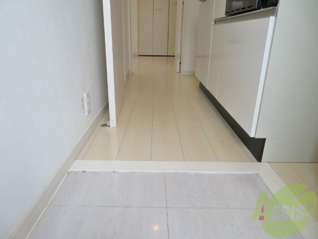 玄関　玄関の外から部屋の中を撮影してみましたー。