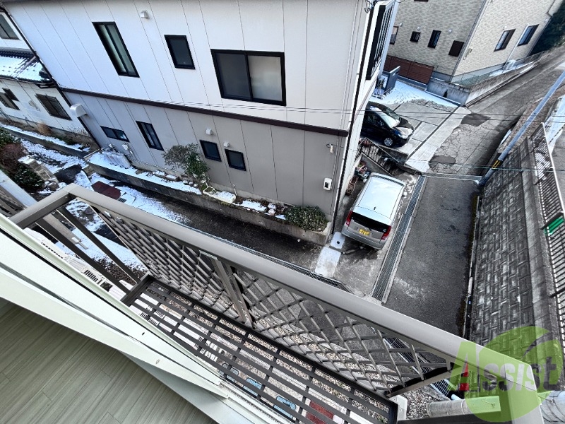 バルコニー　こちらバルコニーにでございます。晴れの日は外干しも可能です。