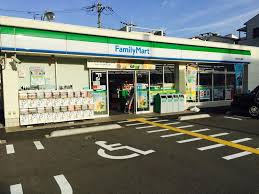 コンビニ　ファミリーマート 本田みなと通店（コンビニ）まで823m
