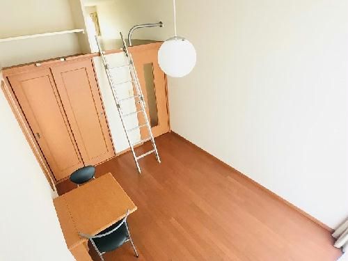 レオパレスコンファーレ八千代台の居間写真
