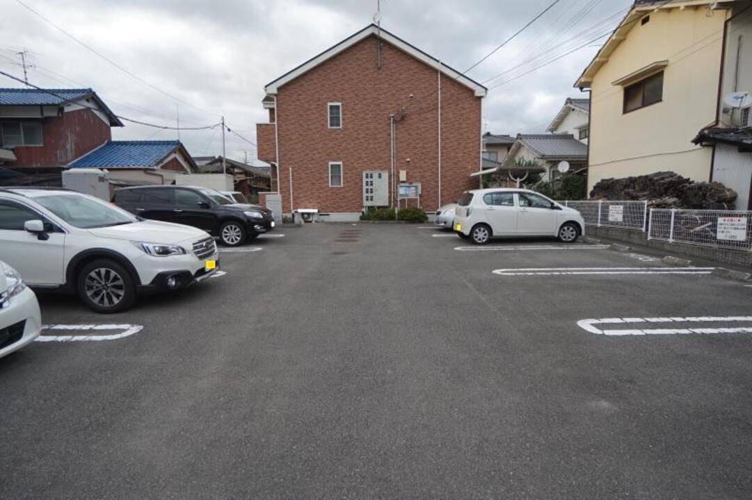 駐車場　駐車場
